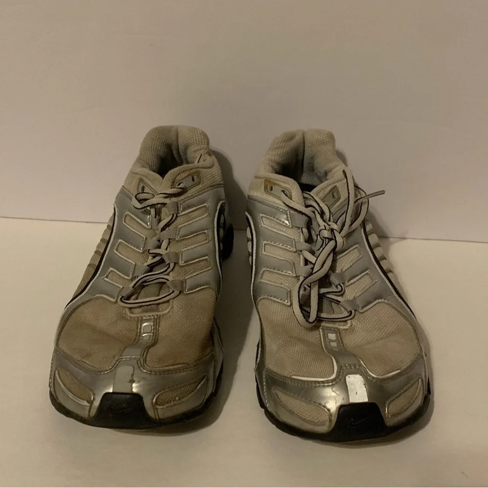 Nike Shox Women’s Shoes - Picture 3 of 7